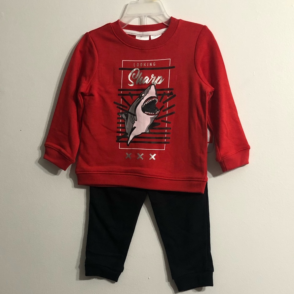 2 Pc set boy’s jogger/sweatshirt shark looking sharp graphic red. 24months.